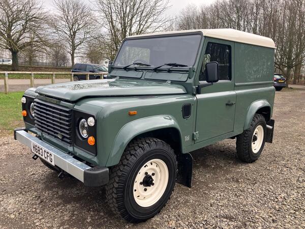 Land Rover Defender 90 2.5 TD Hard Top Station Wagon 4X4 3dr