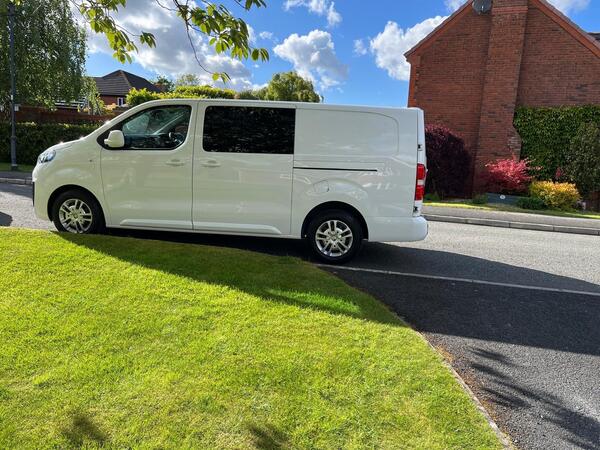 Vauxhall Vivaro 2.0 Turbo D 3100 Sportive Crew Van Double Cab 5dr Diesel Manual L2 H1 Euro 6 (s/s) (120 ps)