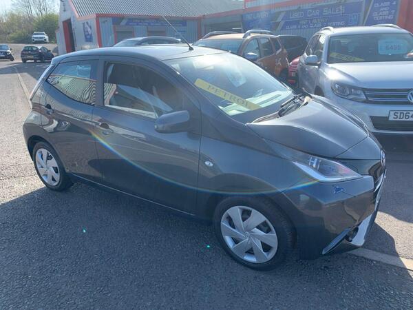 Toyota AYGO 1.0 VVT-i x-play Euro 6 5dr