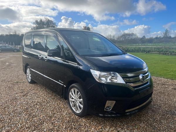 Nissan Serena 5dr