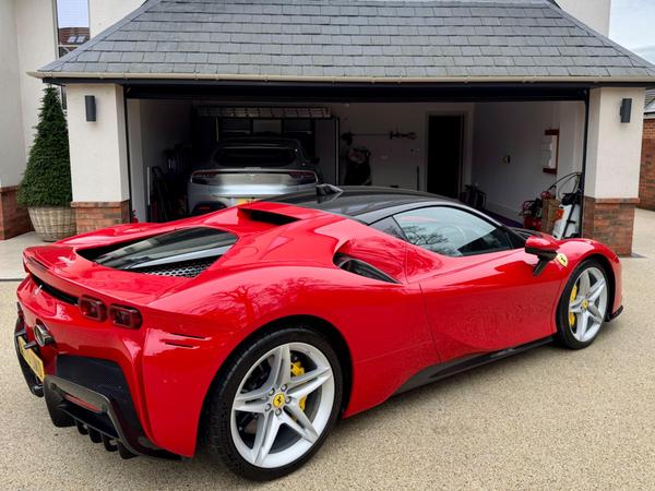Ferrari SF90 Stradale 4.0T V8 7.9kWh F1 DCT 4WD Euro 6 (s/s) 2dr