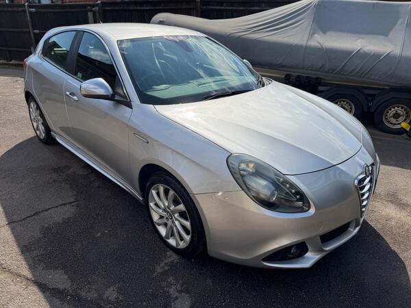 Alfa Romeo Giulietta 2.0 JTDM-2 Veloce Euro 5 (s/s) 5dr