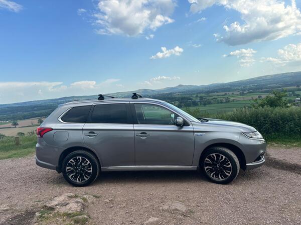 Mitsubishi Outlander 2.0h 12kWh 4h CVT 4WD Euro 6 (s/s) 5dr