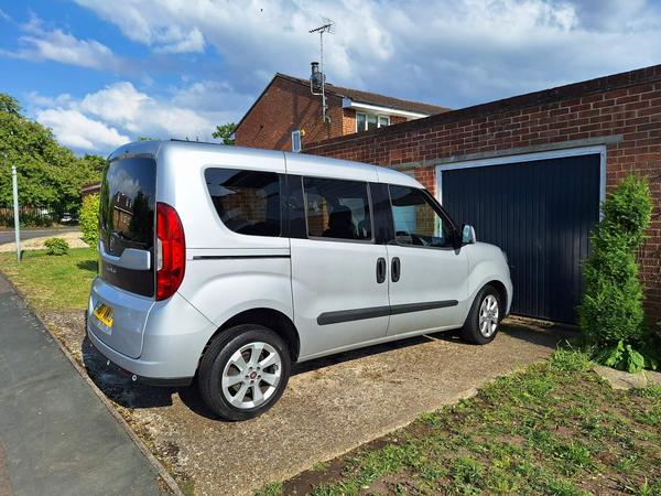 Fiat Doblo 1.6 MultiJet Lounge MPV 5dr Diesel Manual Euro 6 (95 ps)