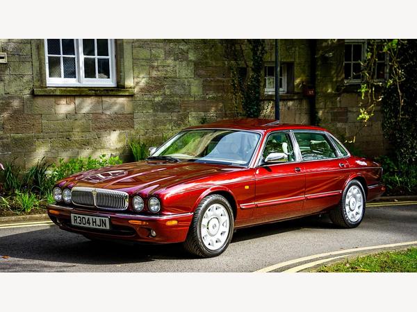 Daimler XJ Series 4.0 V8 Super LWB Saloon 4dr