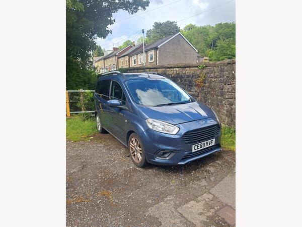 Ford Tourneo Courier 1.0 EcoBoost Titanium Euro 6 5dr