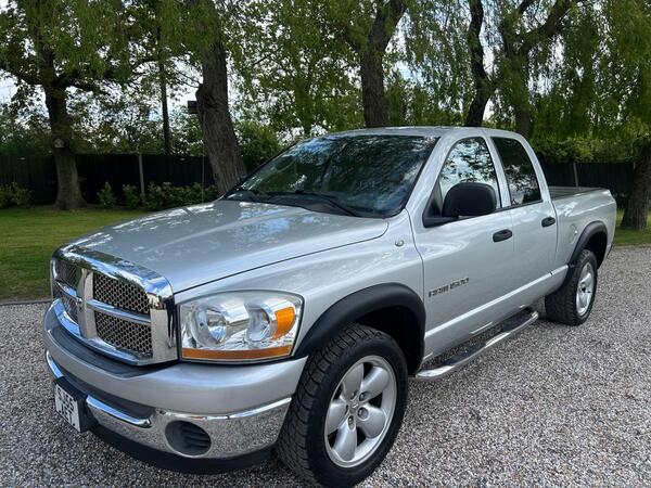 Dodge RAM FACELIFT SLT