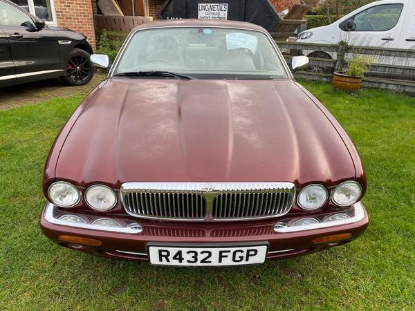 Daimler XJ Series 4.0 V8 Super LWB Saloon 4dr