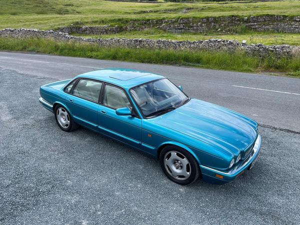 Jaguar XJR 4.0 4dr
