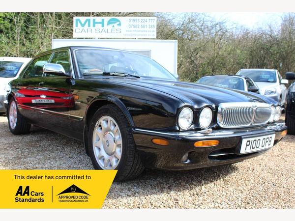 Daimler XJ Series 4.0 V8 Super LWB Saloon 4dr