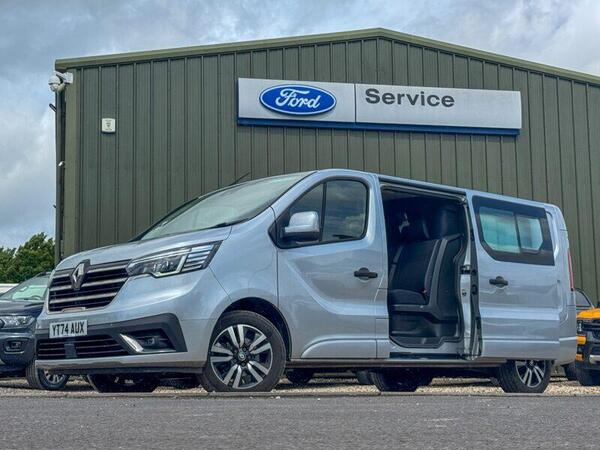 Renault Trafic Crew Cab AUTO LWB L2H1 Low Roof Sport LI30 Air Con Nav EURO 6