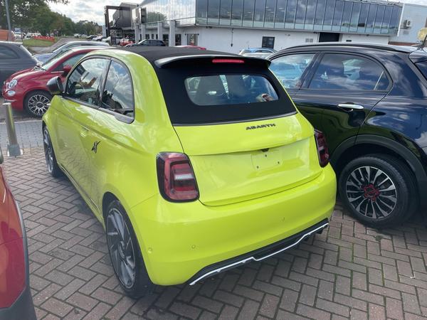 Abarth 500e C 42kWh Scorpionissima Auto 2dr