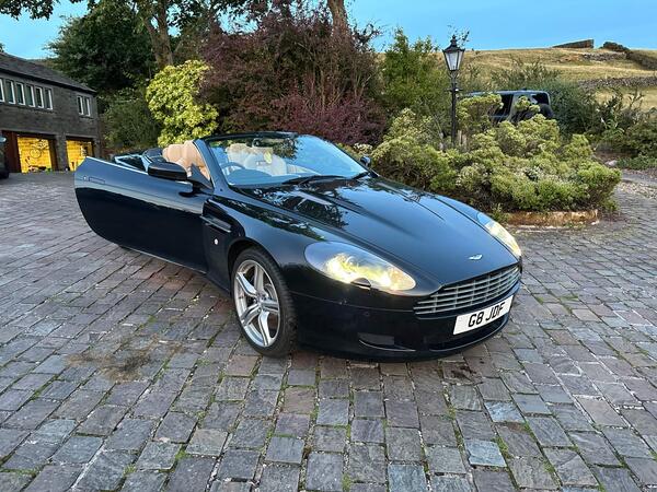 Aston Martin DB9