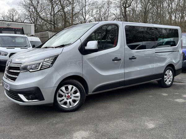 Renault Trafic 2.0 dCi LL30 Advance Minibus Double Cab 5dr Diesel Auto9 L2 H1 Euro 6 (s/s) (9 Seat) (150 ps)