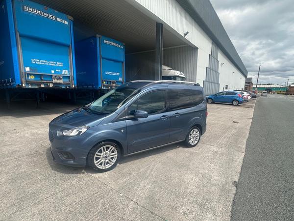 Ford Tourneo Courier 1.5 TDCi Titanium Euro 6 5dr