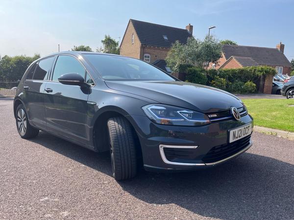 Volkswagen e-Golf 35.8kWh e-Golf Auto 5dr
