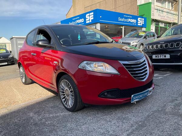 Chrysler Ypsilon 0.9 TwinAir Black&Red Euro 5 (s/s) 5dr