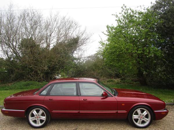 Jaguar XJR 4.0 V8 4dr