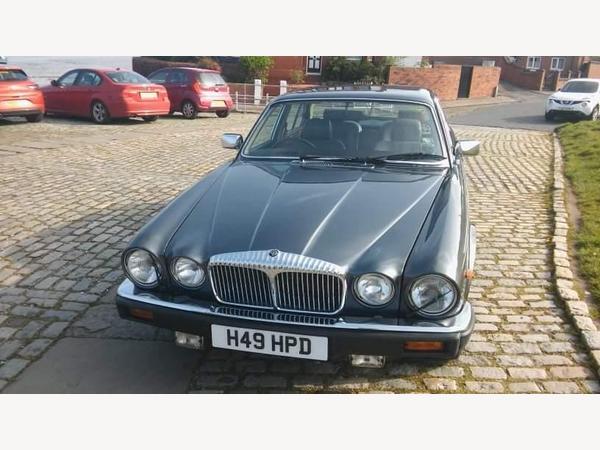 Daimler Double Six 5.3 v12