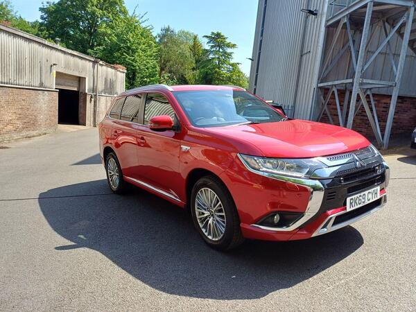 Mitsubishi Outlander 2.4h TwinMotor 13.8kWh Dynamic Safety CVT 4WD Euro 6 (s/s) 5dr