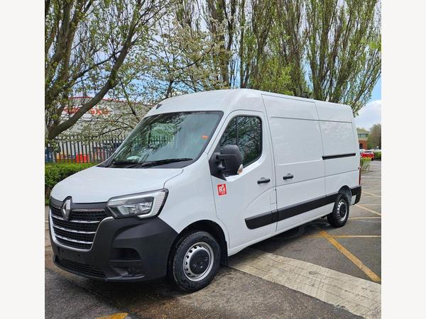 Renault Master MM35 RED Edition **MWB + RED EDITION!**