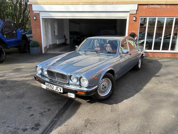 Daimler Double Six