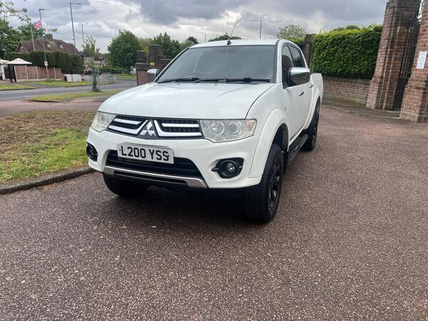 Mitsubishi L200 2.5 DI-D Warrior Pickup Double Cab 4dr Diesel Auto 4WD Euro 5 (LB) (175 ps)