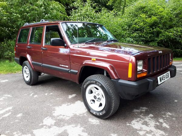 Jeep Cherokee 2.5 Sport 4x4 5dr