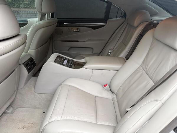 Lexus LS 5.0 600h V8 L RSR CVT 4WD Euro 5 (s/s) 4dr