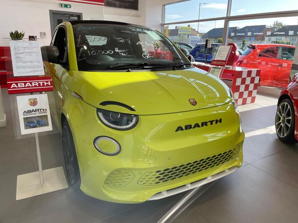 Abarth 500e C 42kWh Scorpionissima Auto 2dr