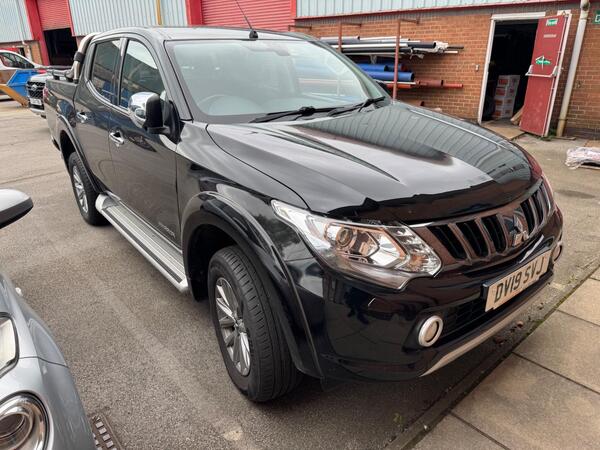 Mitsubishi L200 2.4 DI-D DC Warrior Pickup Double Cab 4dr Diesel Auto 4WD Euro 6 (178 ps)