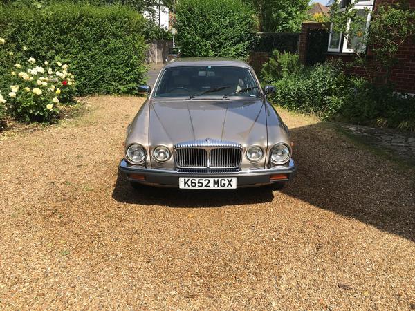 Daimler Double Six 5.3L V12