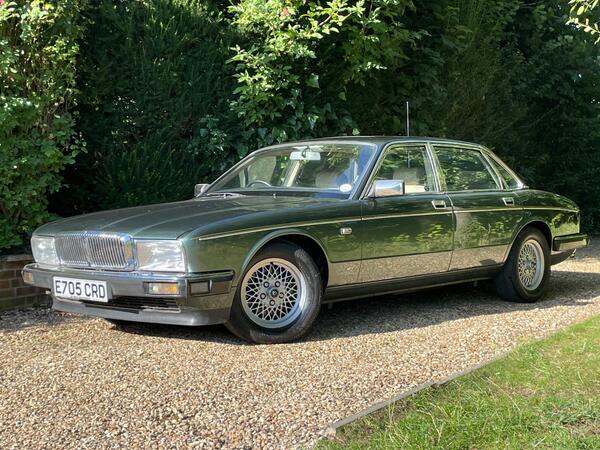 Daimler XJ6 (Jaguar) XJ40 3.6 40k Low Mileage, MOT, Moorlands Green VGC