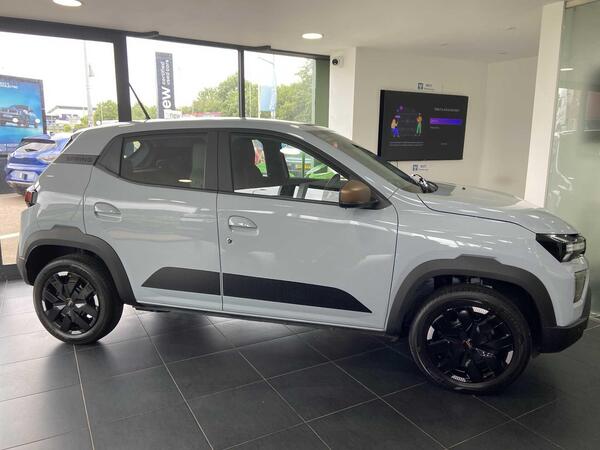 Dacia Spring 100 24.3kWh EXTREME Auto 5dr