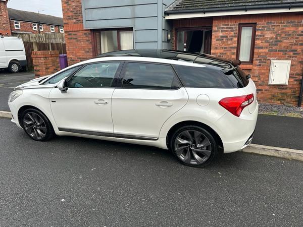 Citroen DS5 2.0 h e-HDi Airdream DSport EGS6 4WD Euro 5 (s/s) 5dr