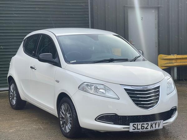 Chrysler Ypsilon 0.9 TwinAir SE Auto Euro 5 (s/s) 5dr