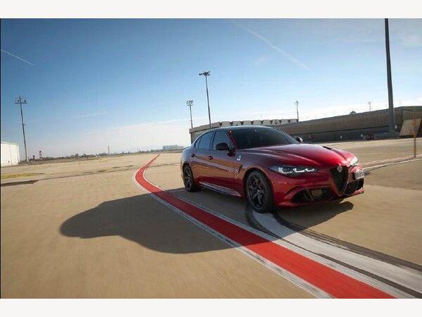 Alfa Romeo Giulia 2.9 V6 Bi-Turbo Quadrifoglio Collezione Auto Euro 6 (s/s) 4dr