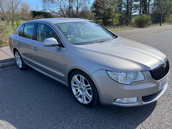 Skoda Superb 2.0 TDI Elegance Euro 5 5dr