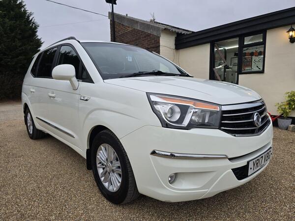 SsangYong Turismo 2.2D EX Euro 6 5dr