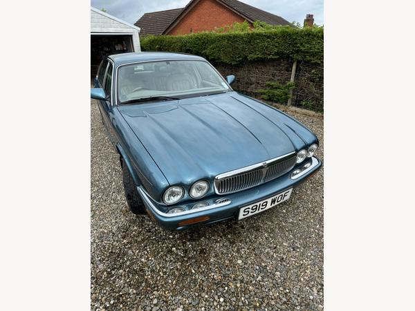 Jaguar XJ 4.0 Sovereign LWB Saloon 4dr