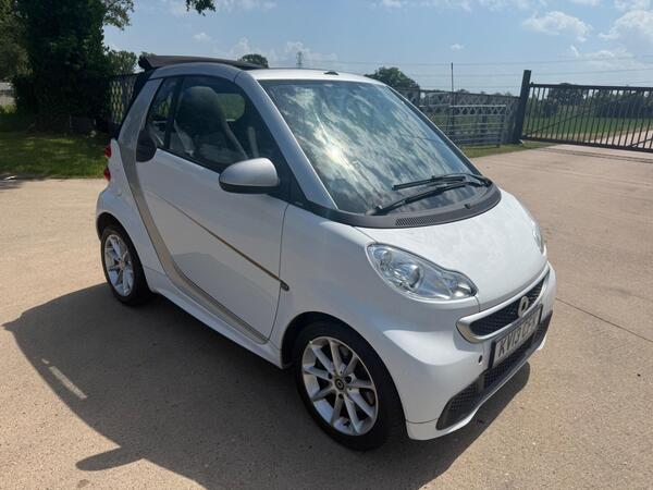 Smart fortwo 1.0 MHD Passion Cabriolet SoftTouch Euro 5 (s/s) 2dr