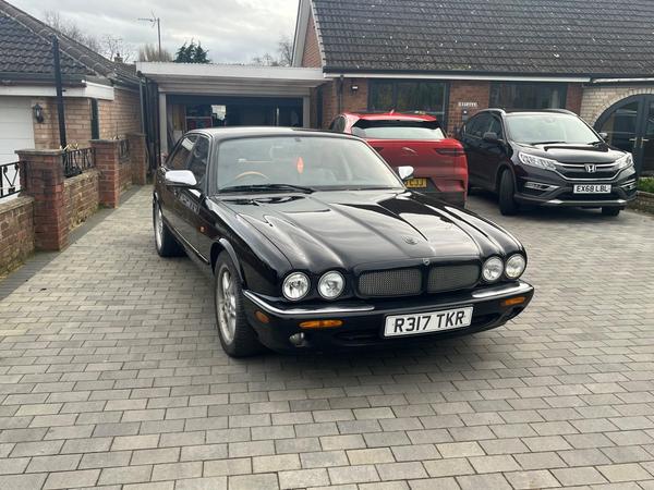 Jaguar XJR 4.0 V8 4dr
