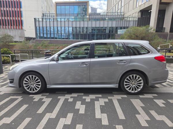 Subaru Legacy 2.5i SE Sport Tourer Lineartronic 4WD Euro 5 5dr (SNavPlus)