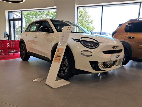 Fiat 600 1.2 MHEV Icon e-DCT Euro 6 (s/s) 5dr