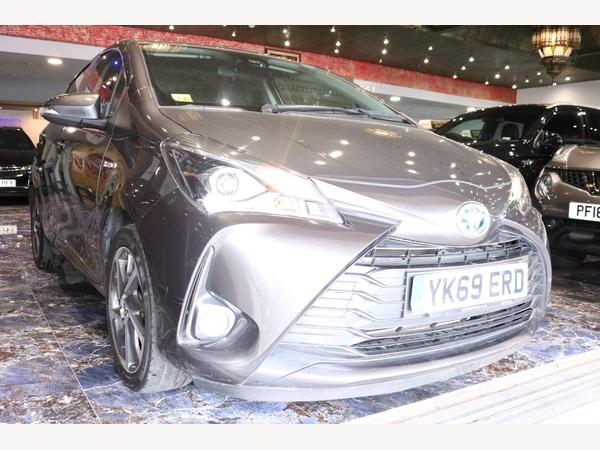 Toyota Yaris 1.5 VVT-h Y20 Bi-tone E-CVT Euro 6 (s/s) 5dr