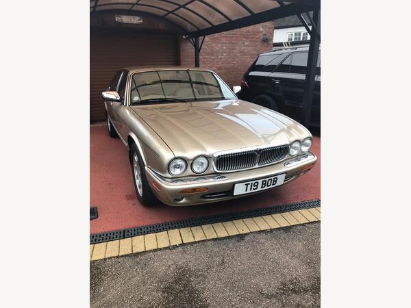 Daimler Super Eight 4.0 V8 Saloon 4dr Petrol Automatic (299 g/km, 370bhp)