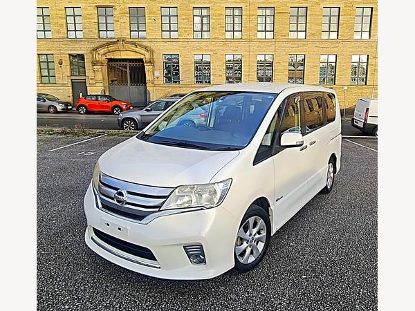 Nissan Serena 5dr