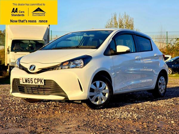 Toyota Yaris 1.33 Dual VVT-i Design Hatchback 5dr Petrol Multidrive S Euro 6 (99 ps)