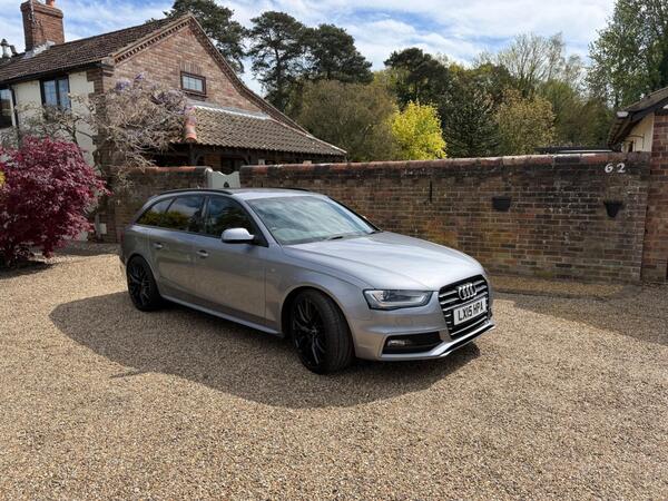Audi A4 Avant 2.0 TDI Black Edition S Tronic quattro Euro 5 (s/s) 5dr