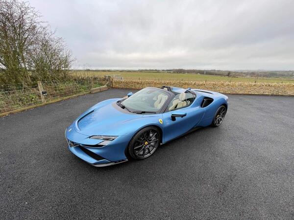 Ferrari SF90 Spider 4.0T V8 7.9kWh F1 DCT 4WD Euro 6 (s/s) 2dr